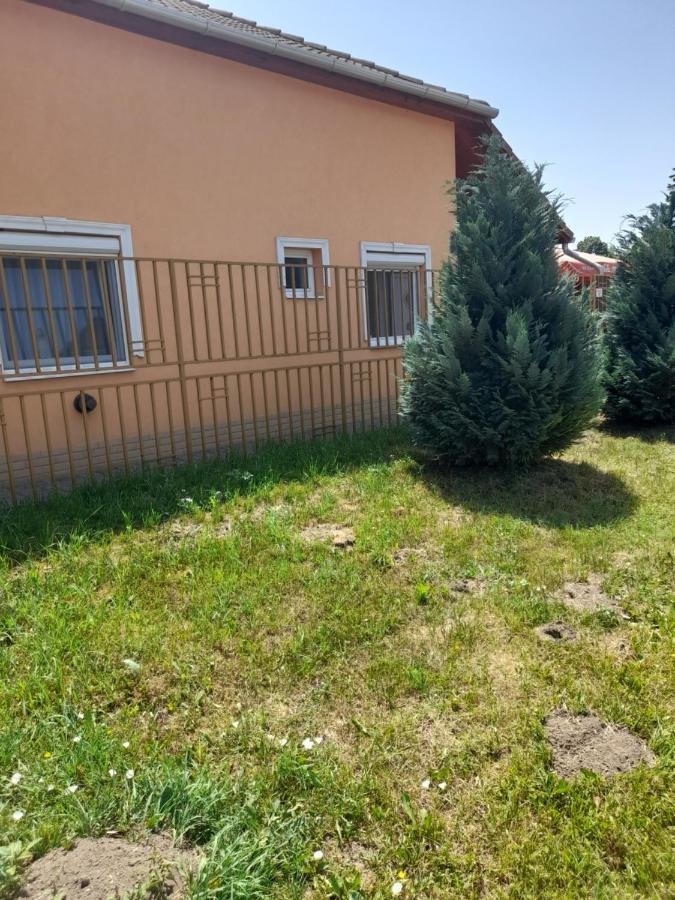 Thermal Apartman Tiszafuered Exterior photo